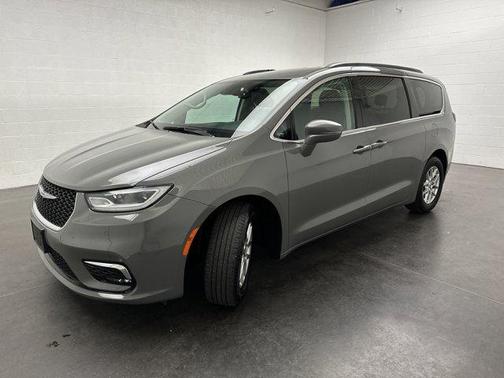 2022 Chrysler Pacifica Touring-L