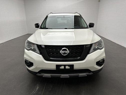 2020 Nissan Pathfinder SL