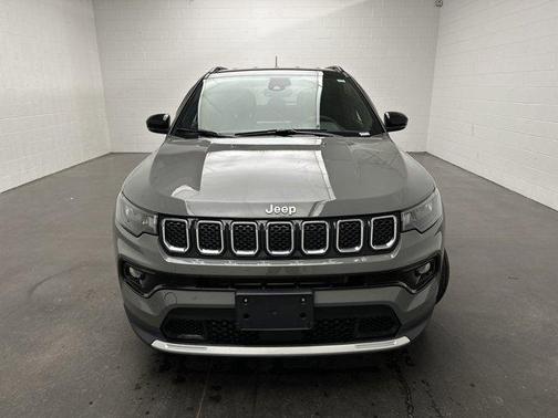 Sting Gray Clearcoat 2024 Jeep Compass Limited