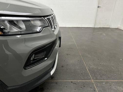 Sting Gray Clearcoat 2024 Jeep Compass Limited