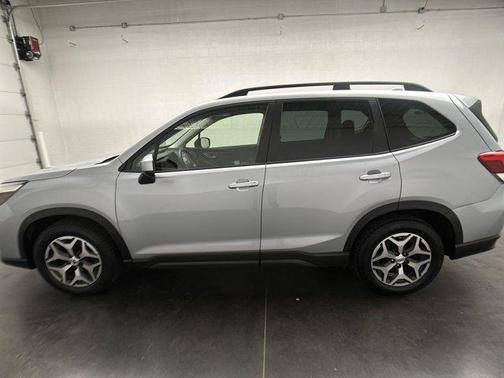 Ice Silver Metallic 2021 Subaru Forester Premium