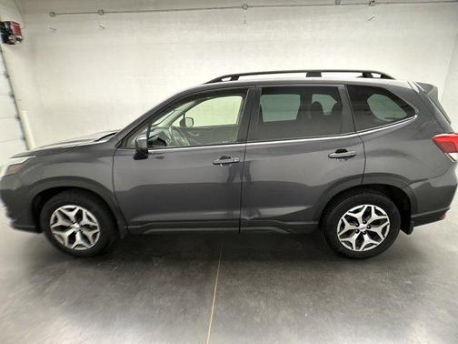 Magnetite Gray Metallic 2023 Subaru Forester Premium