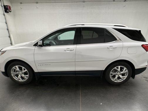 Iridescent Pearl Tricoat 2021 Chevrolet Equinox Premier