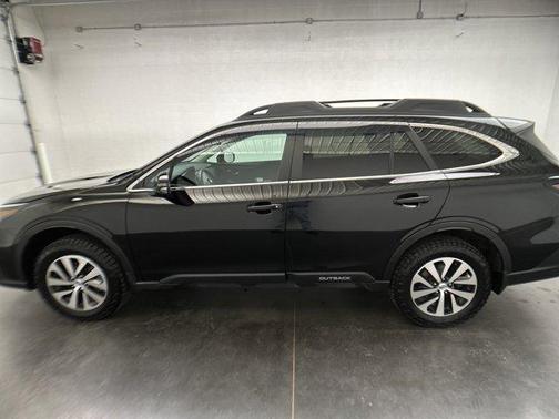 Crystal Black Silica 2022 Subaru Outback Premium