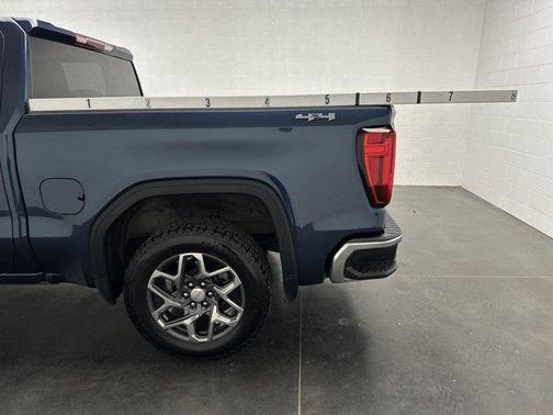 Pacific Blue Metallic 2022 GMC Sierra 1500 SLT