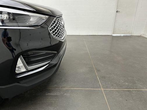 Agate Black Metallic 2024 Ford Edge SEL