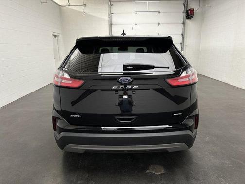 Agate Black Metallic 2024 Ford Edge SEL