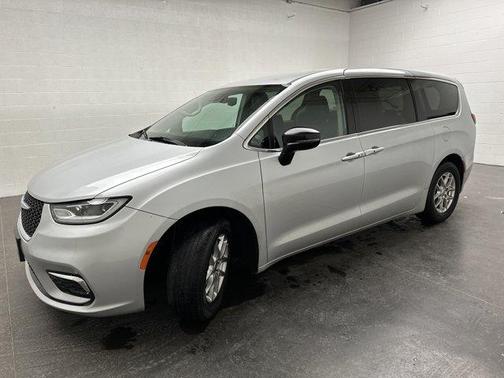 2024 Chrysler Pacifica Touring-L