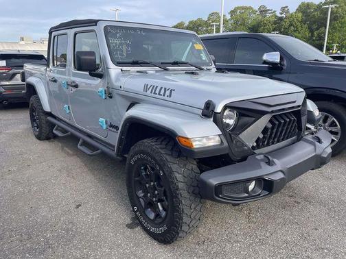 Silver Zynith Clearcoat 2023 Jeep Gladiator Willys 4x4