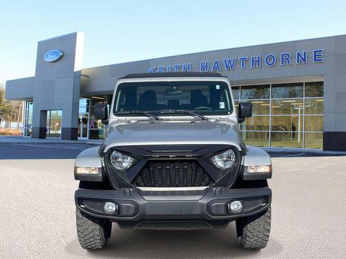 Silver Zynith Clearcoat 2023 Jeep Gladiator Willys 4x4