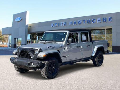 Silver Zynith Clearcoat 2023 Jeep Gladiator Willys 4x4