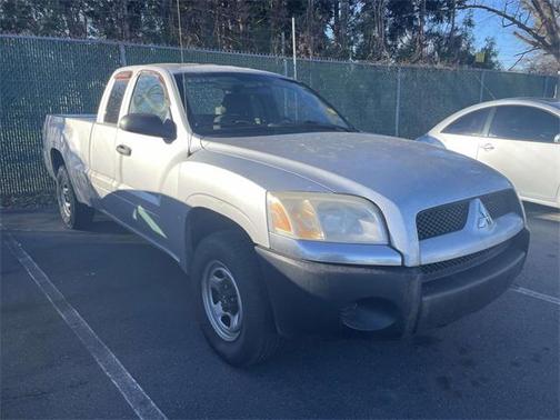 2008 Mitsubishi Raider LS