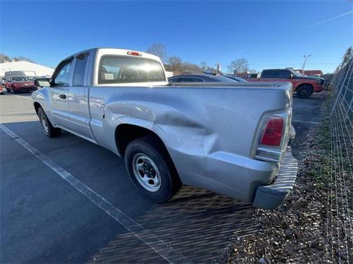 2008 Mitsubishi Raider LS