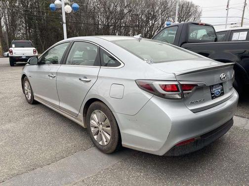 2017 Hyundai SONATA Hybrid SE