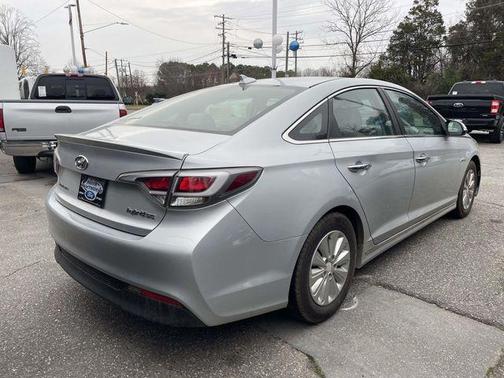 2017 Hyundai SONATA Hybrid SE