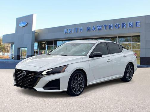 Pearl White Tricoat 2023 Nissan Altima SR VC-Turbo FWD