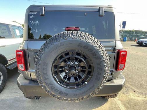 Carbonized Gray Metallic 2026 Ford Bronco Big Bend