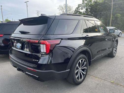 Agate Black Metallic 2025 Ford Explorer ST-Line