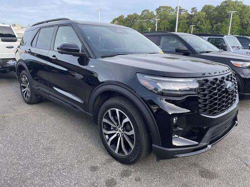 Agate Black Metallic 2025 Ford Explorer ST-Line