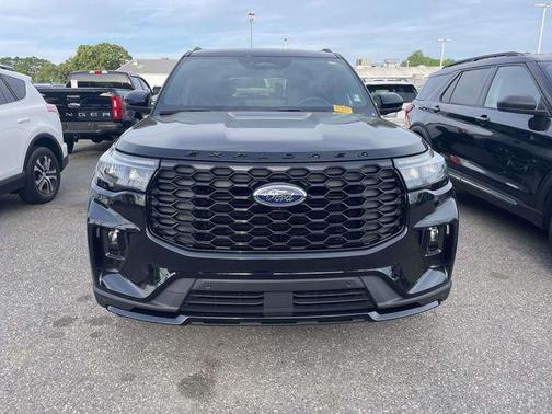 Agate Black Metallic 2025 Ford Explorer ST-Line