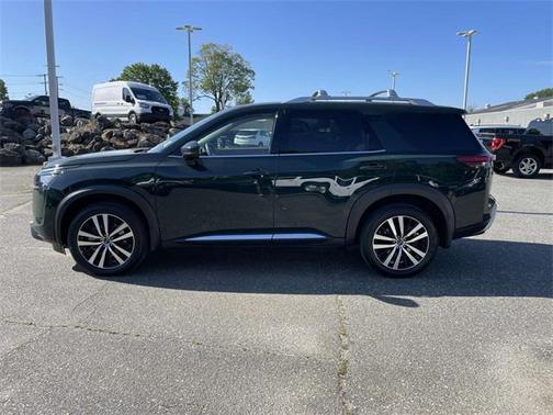 2025 Nissan Pathfinder Platinum 4WD