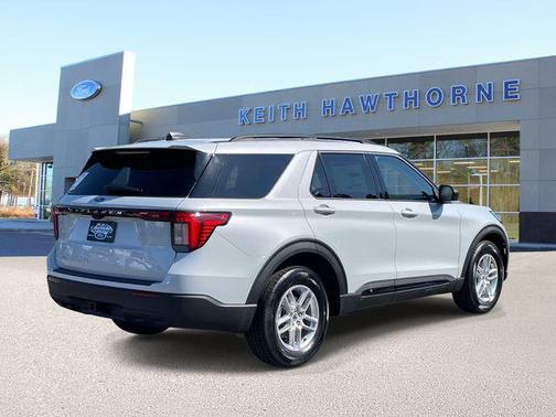 Space White Metallic 2026 Ford Explorer Active