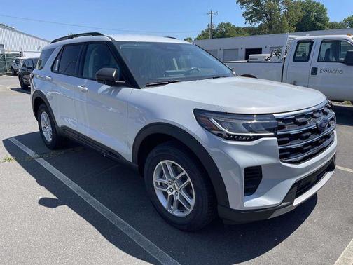 Space White Metallic 2026 Ford Explorer Active