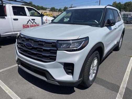 Space White Metallic 2026 Ford Explorer Active
