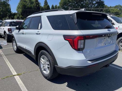 Space White Metallic 2026 Ford Explorer Active