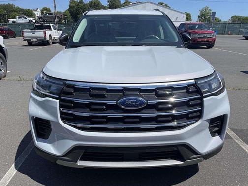Space White Metallic 2026 Ford Explorer Active