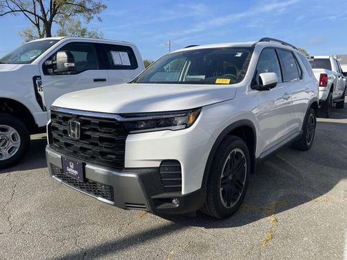 Platinum White Pearl 2026 Honda Pilot Touring 8-Passenger