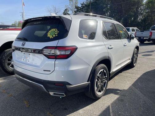 Platinum White Pearl 2026 Honda Pilot Touring 8-Passenger