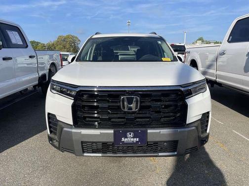 Platinum White Pearl 2026 Honda Pilot Touring 8-Passenger