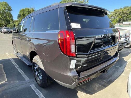 Dark Matter Gray Metallic 2026 Ford Expedition Active