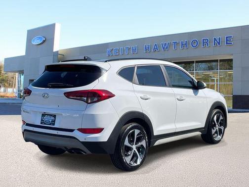 Dazzling White 2018 Hyundai TUCSON Value