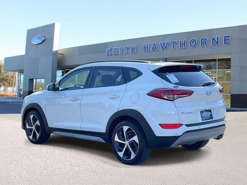 Dazzling White 2018 Hyundai TUCSON Value