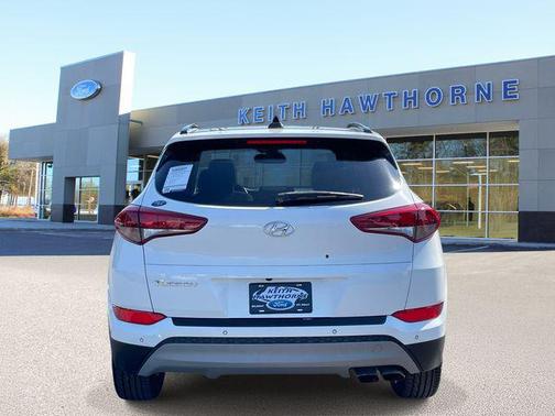 Dazzling White 2018 Hyundai TUCSON Value