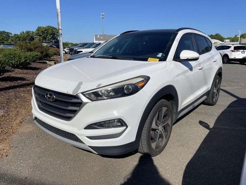 Dazzling White 2018 Hyundai TUCSON Value