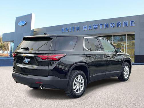 Mosaic Black Metallic 2023 Chevrolet Traverse LS