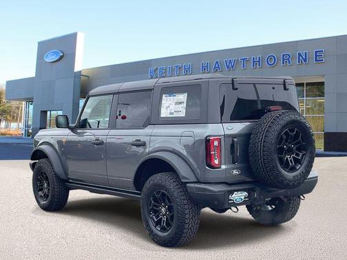 Carbonized Gray Metallic 2026 Ford Bronco Badlands