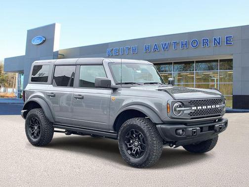 Carbonized Gray Metallic 2026 Ford Bronco Badlands