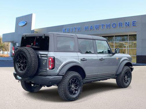 Carbonized Gray Metallic 2026 Ford Bronco Badlands