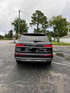 Mythos Black Metallic 2022 Audi Q7 55 Premium
