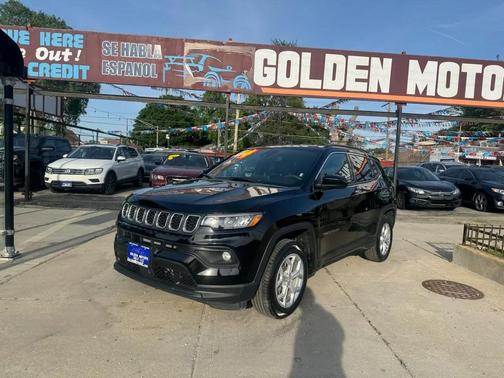 Diamond Black Crystal Pearlcoat 2024 Jeep Compass Latitude