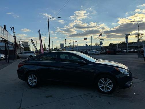 2013 Hyundai SONATA GLS