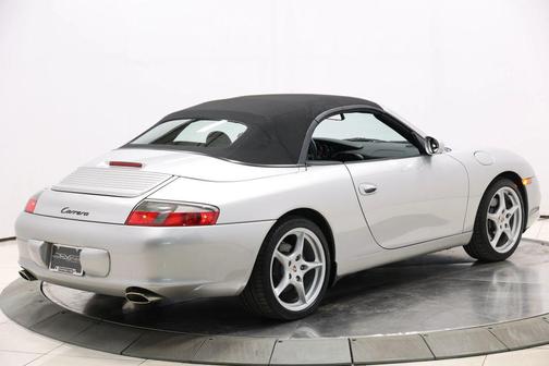 2003 Porsche 911 Carrera 4
