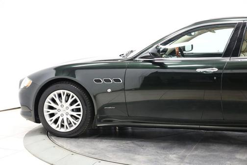 Black 2009 Maserati Quattroporte Sedan 4D