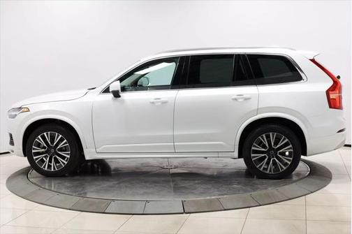 2022 Volvo XC90 T5 Momentum