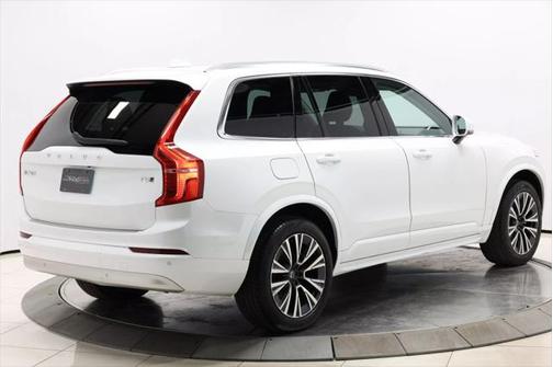 2022 Volvo XC90 T5 Momentum