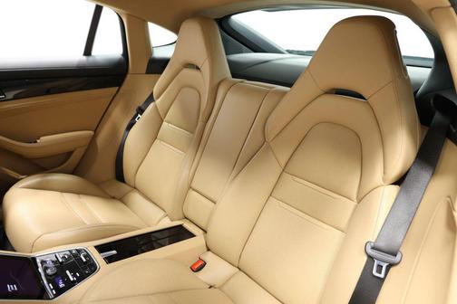 2018 Porsche Panamera 4